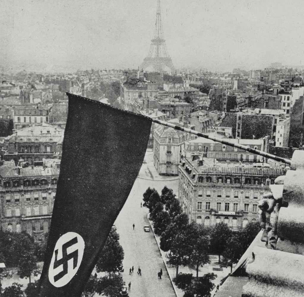 Flag-with-swastika-on-Arch-of-Triumph.jpg