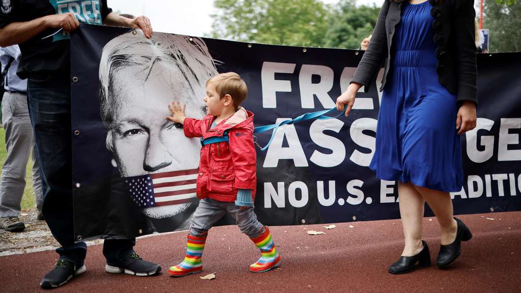 Journalistinnen und Journalisten weltweit - und nicht nur sie – sehen in Julian Assange ein Symbol.