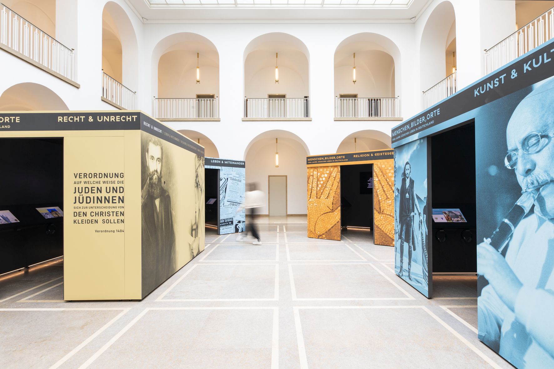 Wanderausstellung „Menschen, Bilder, Orte – 1700 Jahre jüdisches Leben in  Deutschland“ – MiQua. LVR-Jüdisches Museum im Archäologischen Quartier Köln